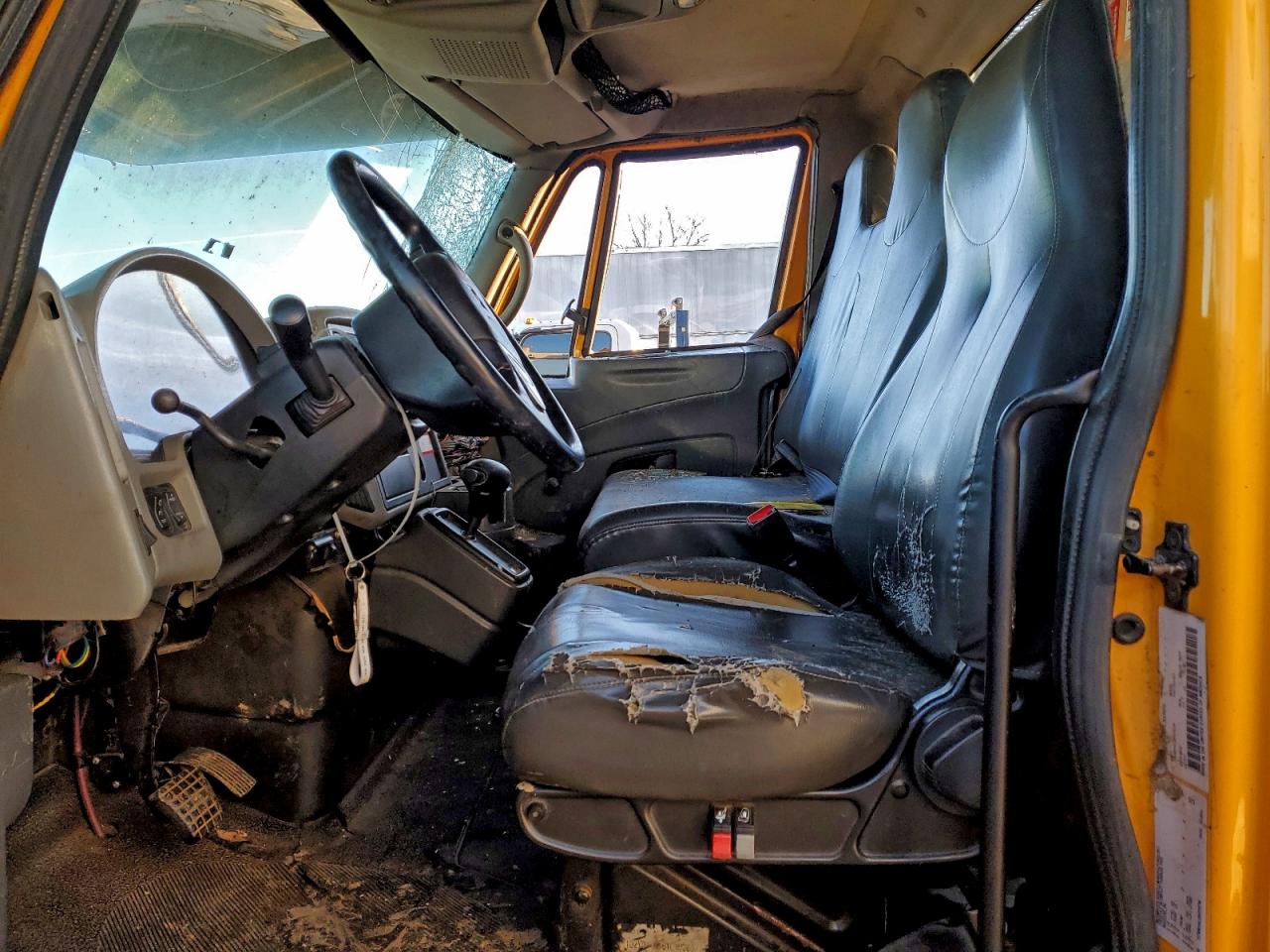 International 4300 4300 Image 9