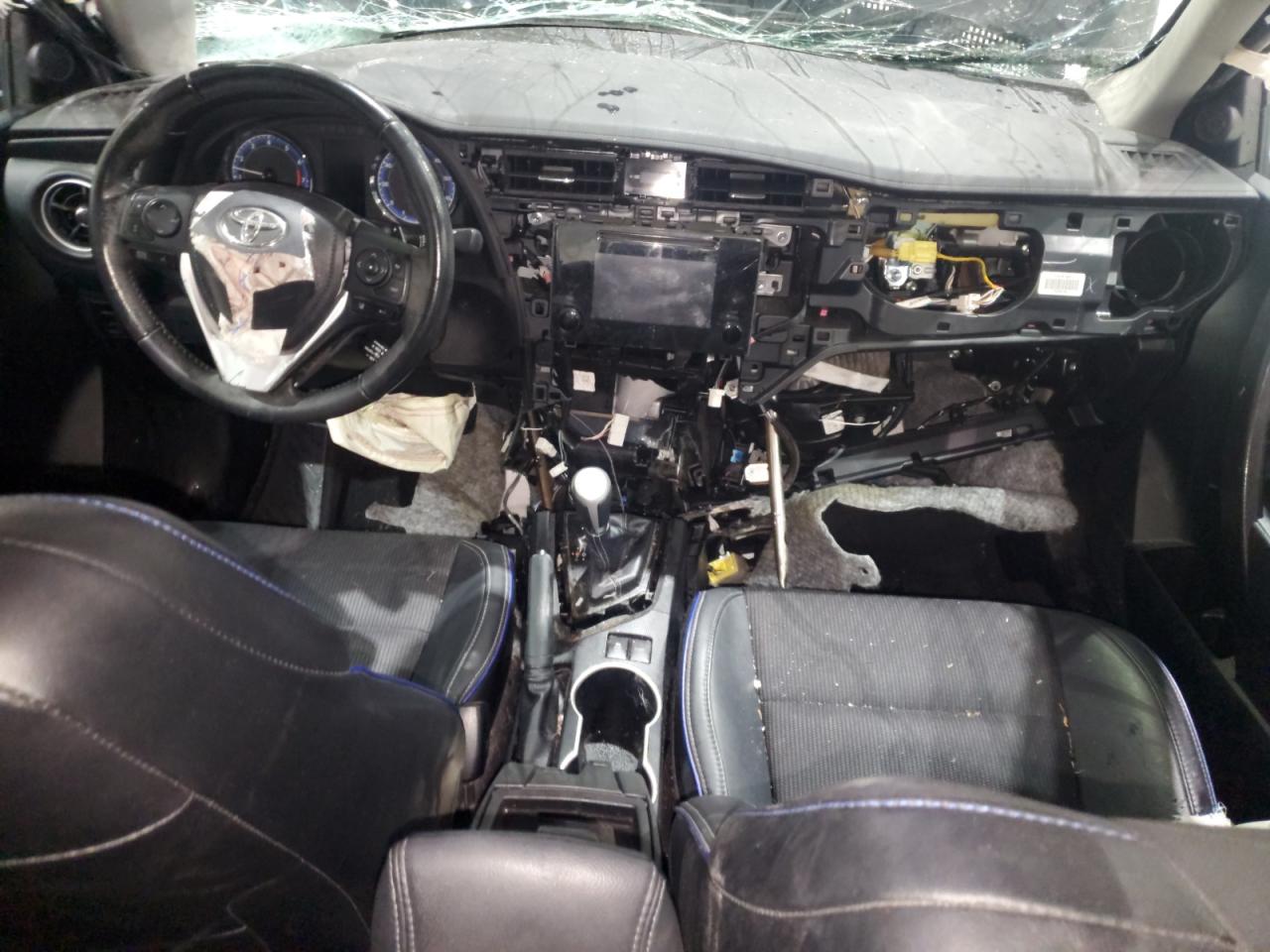 Toyota Corolla L Image 12