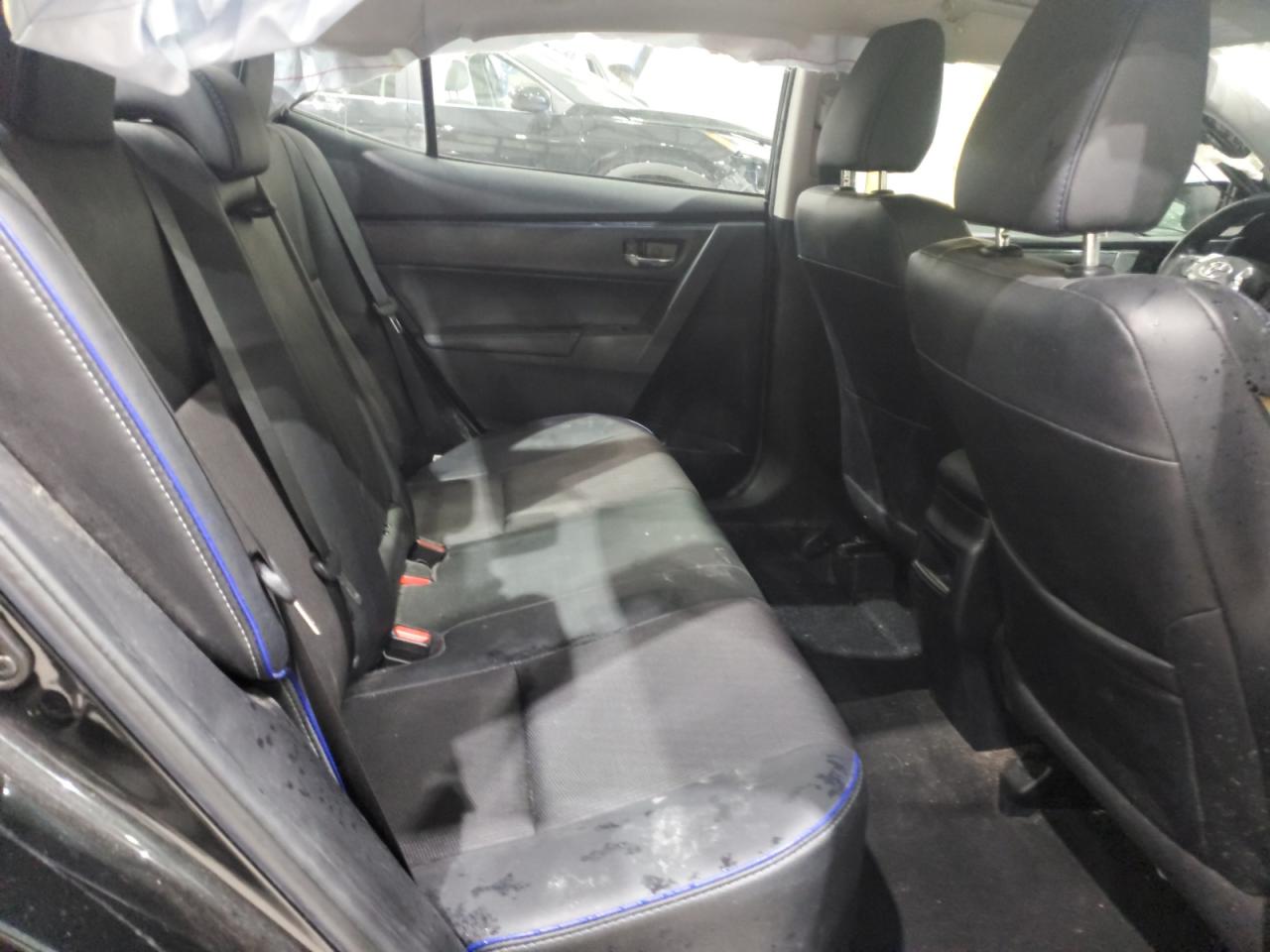 Toyota Corolla L Image 8