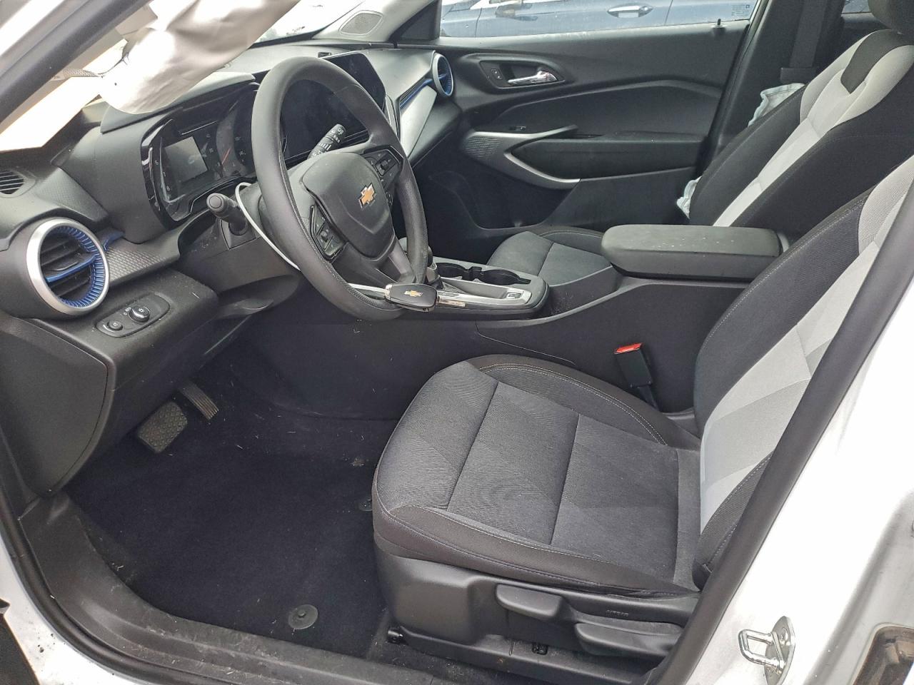 Chevrolet Trax Ls Image 2