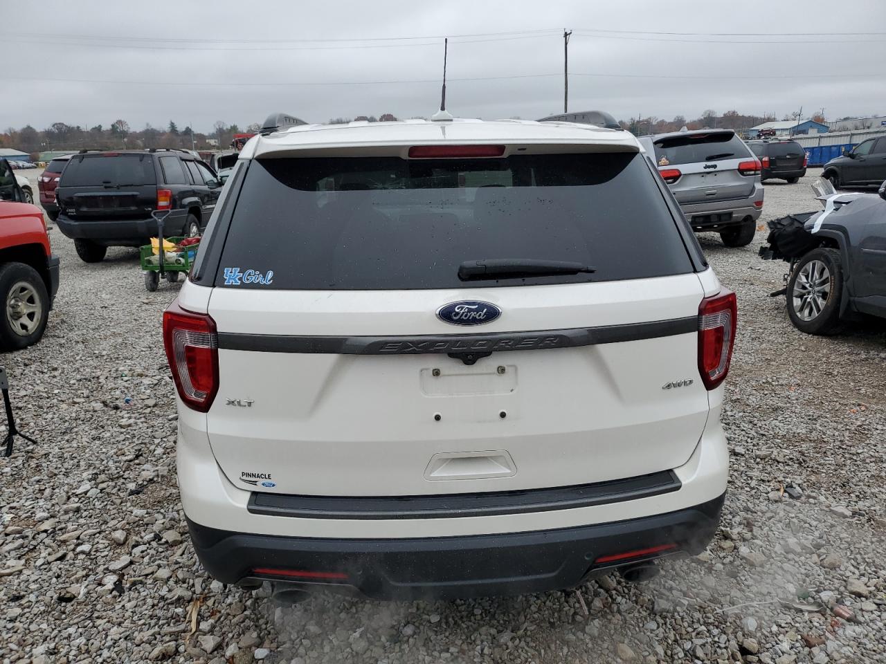 Ford Explorer Xlt Image 10