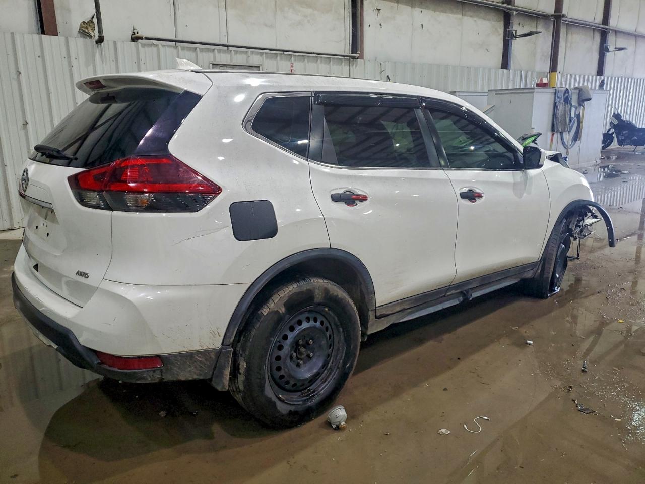 Nissan Rogue S Image 2