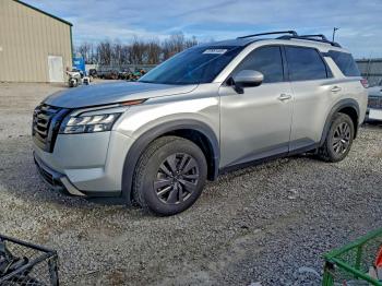  Salvage Nissan Pathfinder
