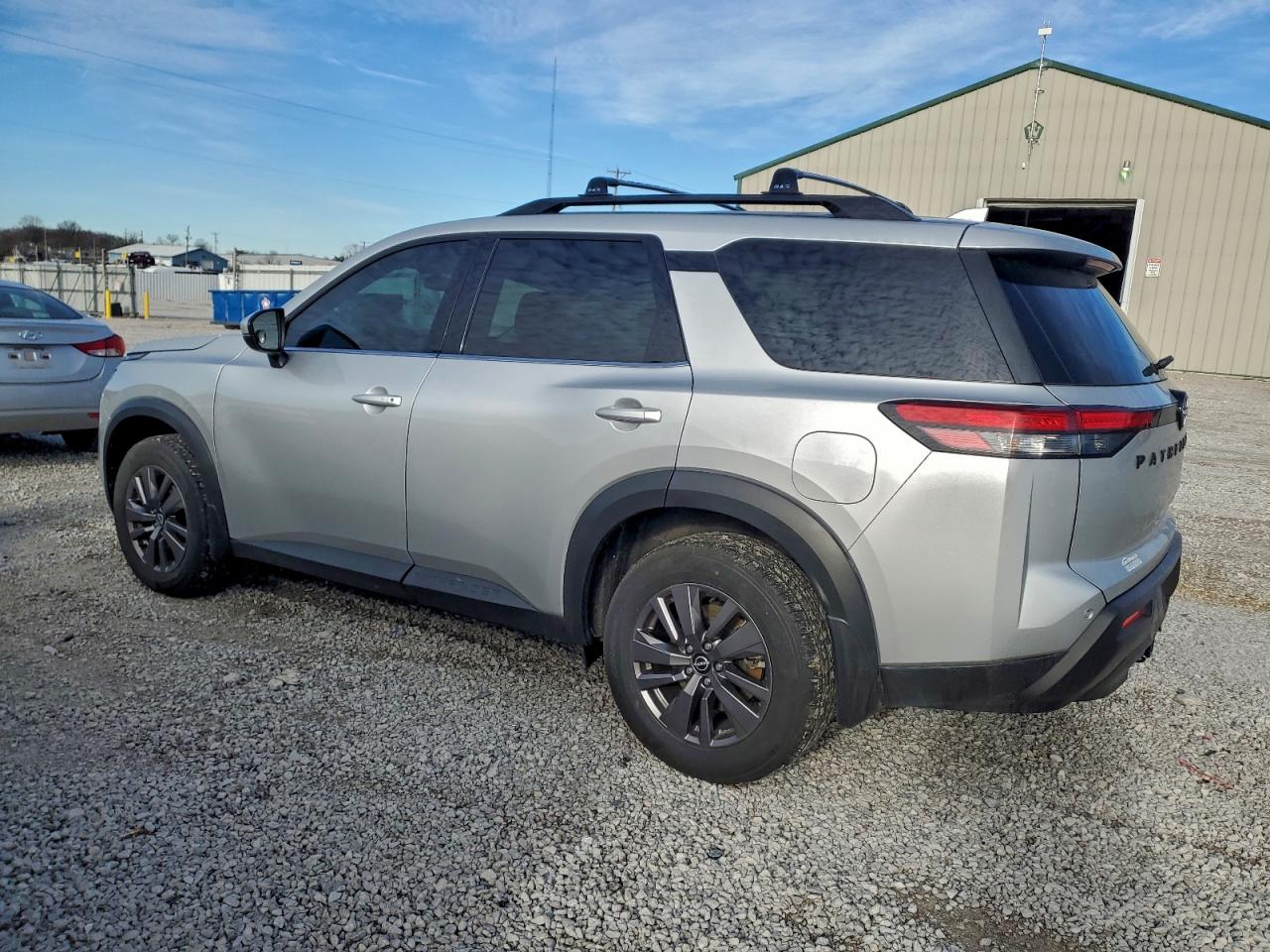 Nissan Pathfinder Sv Image 3