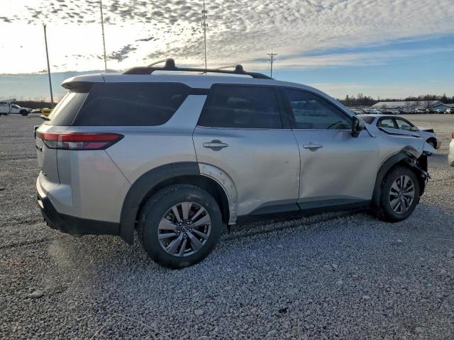 Nissan Pathfinder Sv Image 2