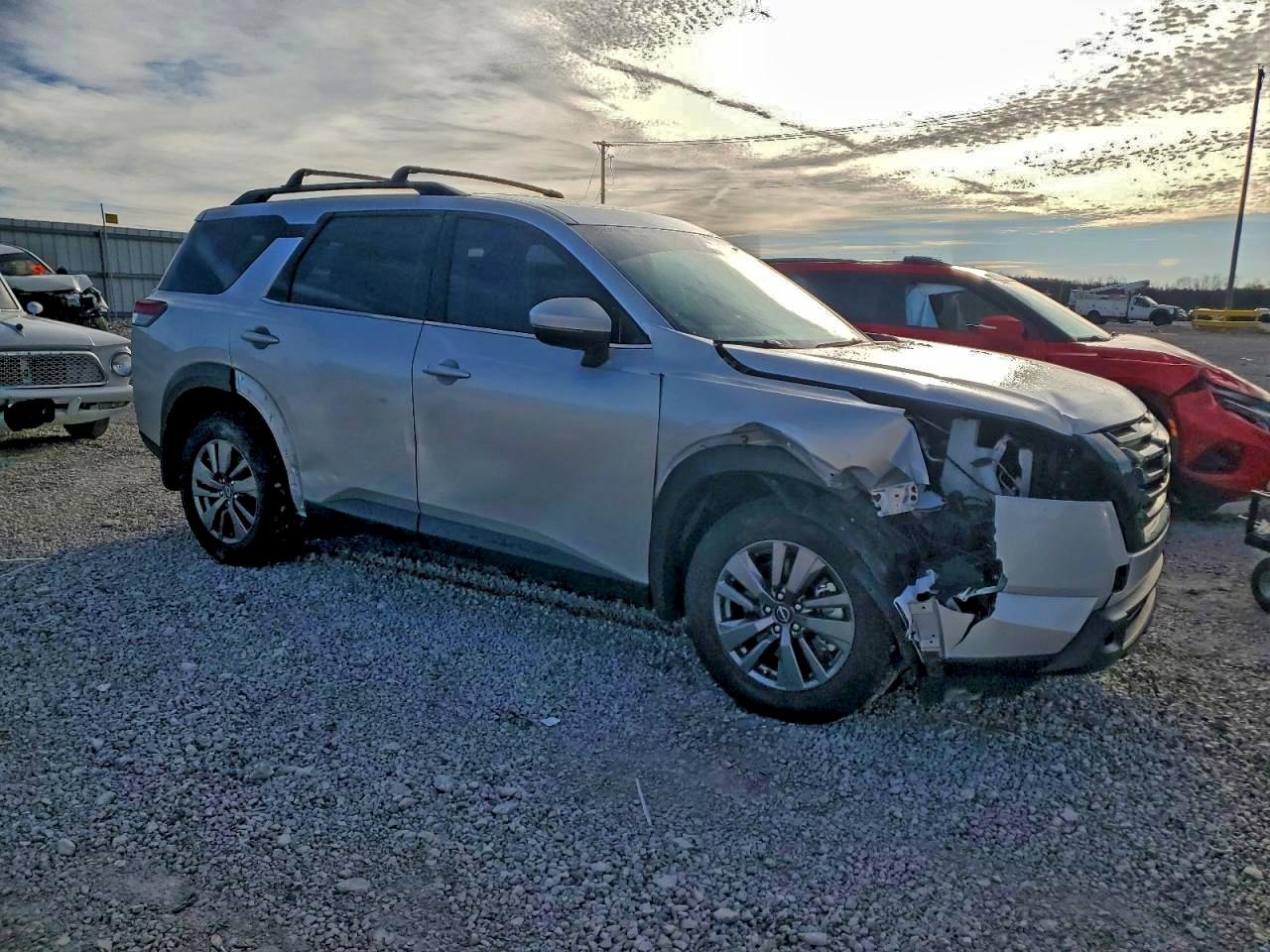 Nissan Pathfinder Sv Image 4