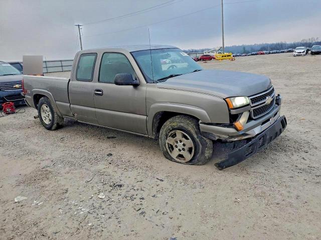 Chevrolet Silverado K1500 Image 3