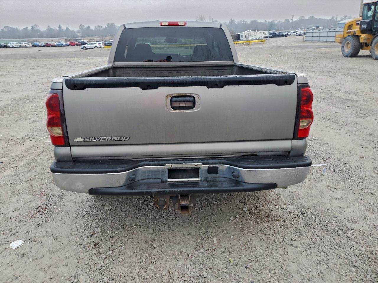 Chevrolet Silverado K1500 Image 4