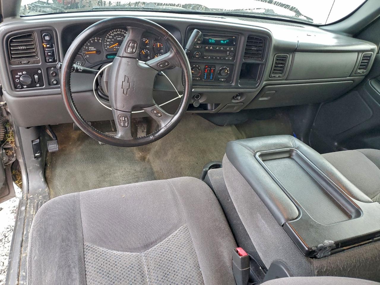 Chevrolet Silverado K1500 Image 11