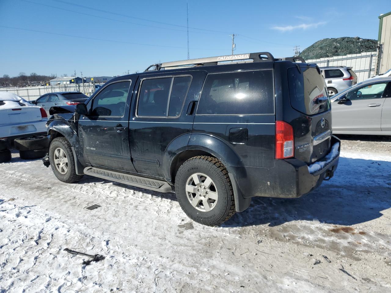 Nissan Pathfinder Le Image 2