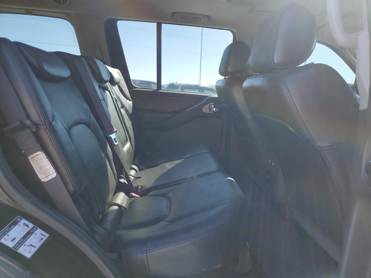 Nissan Pathfinder Le Image 4