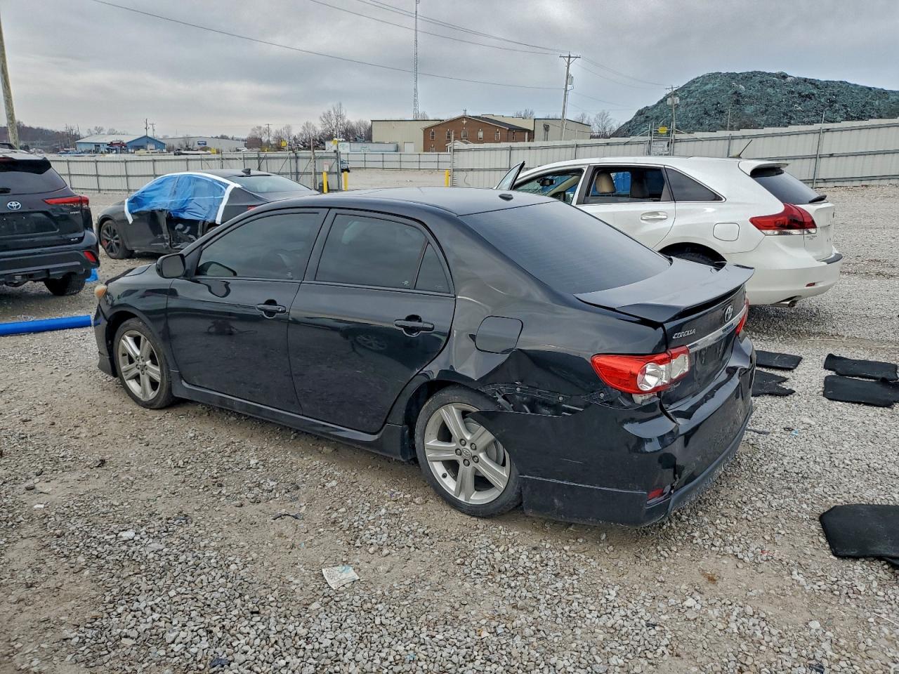 Toyota Corolla Base Image 2