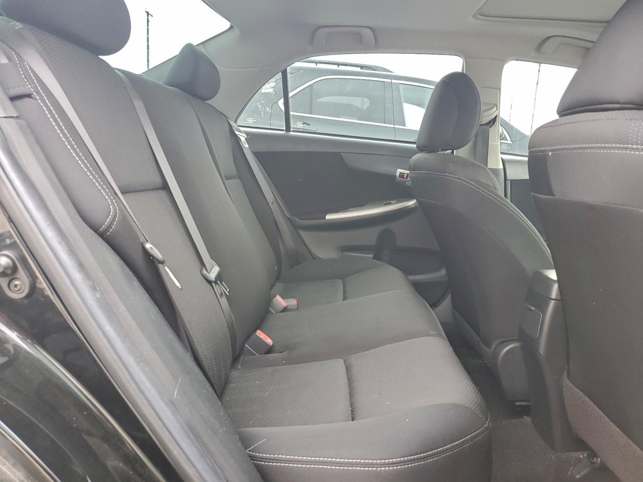 Toyota Corolla Base Image 7