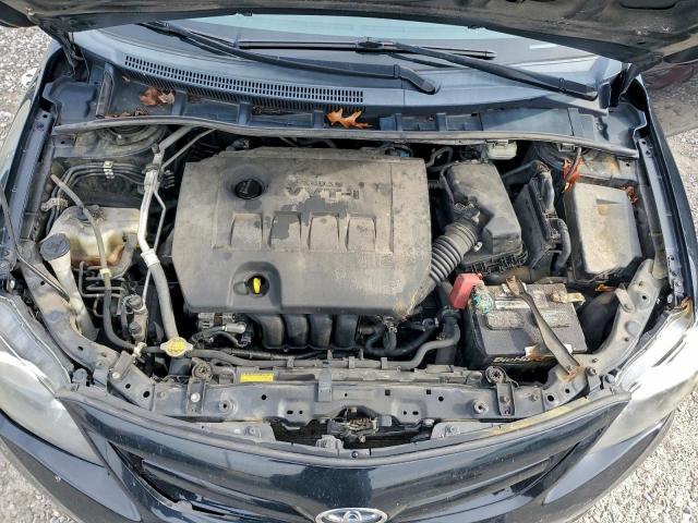 Toyota Corolla Base Image 9