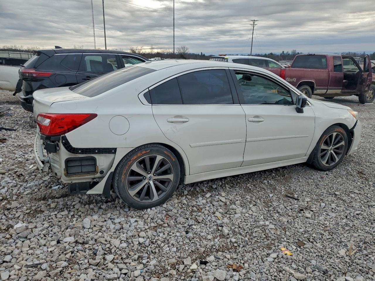 Subaru Legacy 2.5i Limited Image 2