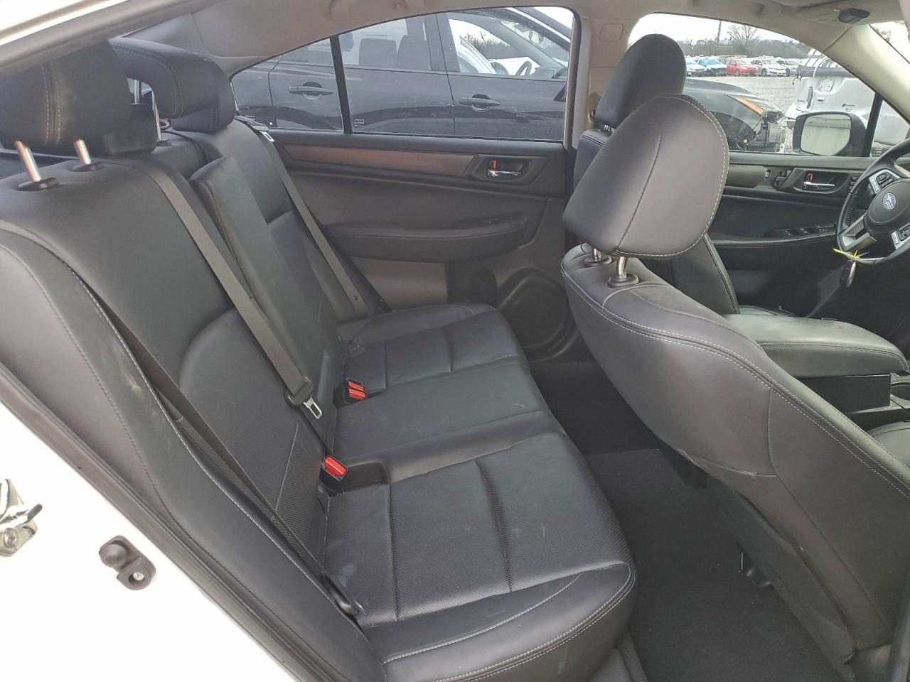 Subaru Legacy 2.5i Limited Image 10