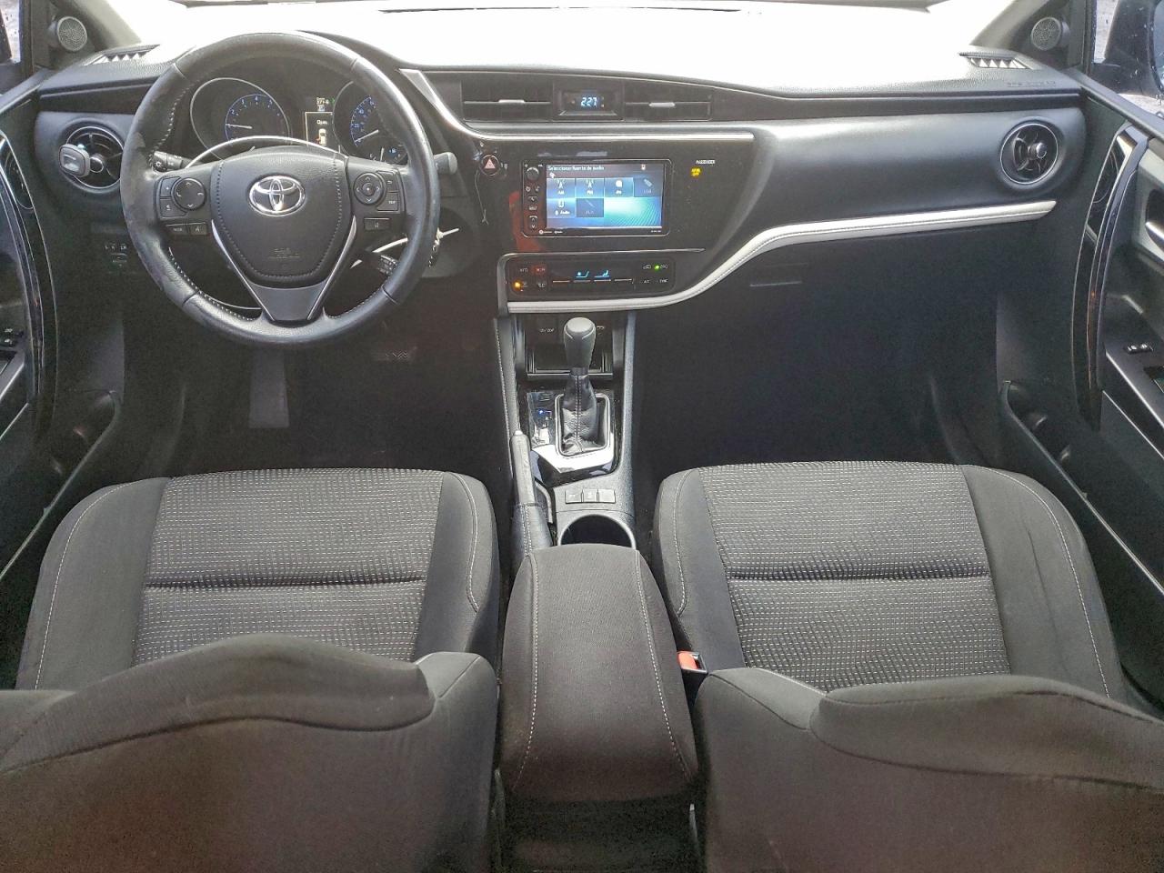 Toyota Corolla Image 12