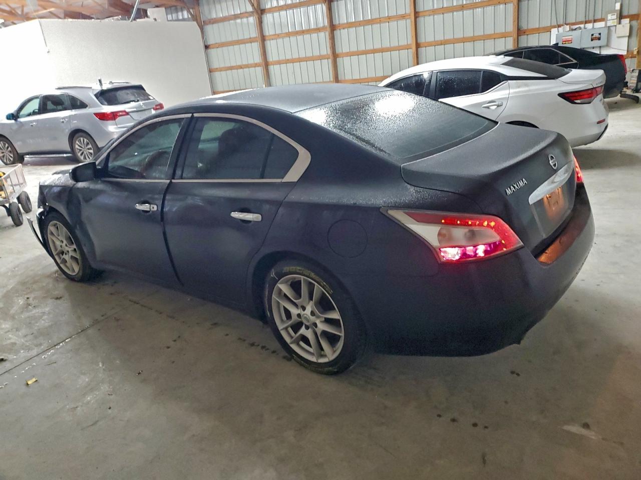 Nissan Maxima S Image 3