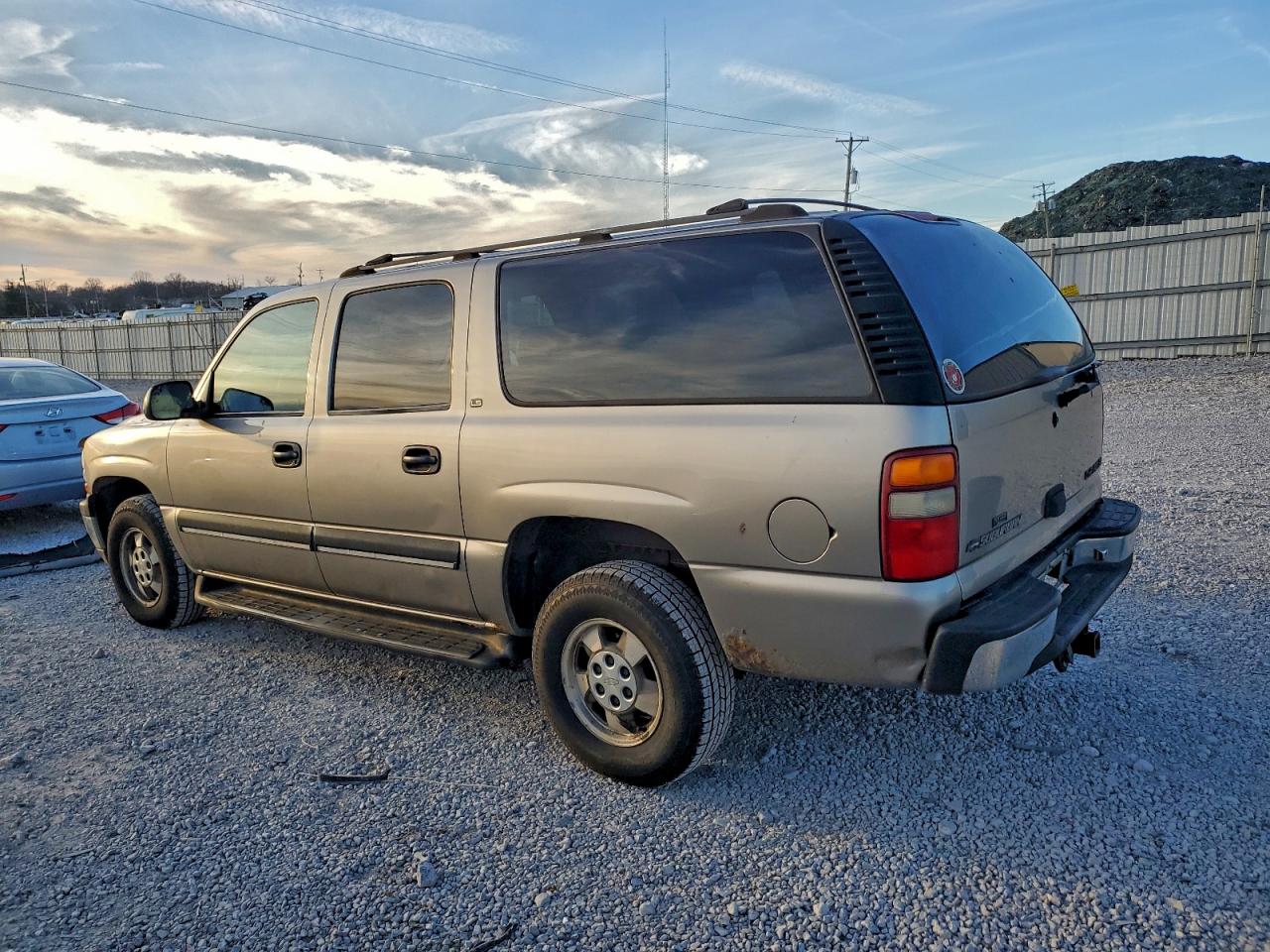 Chevrolet Suburban C1500 Image 13