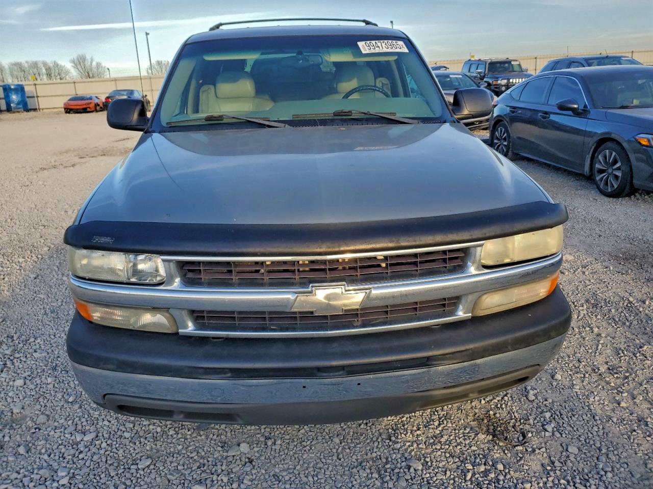 Chevrolet Suburban C1500 Image 2