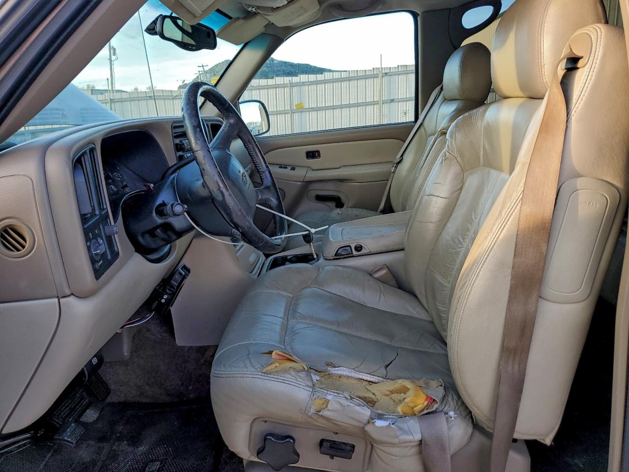 Chevrolet Suburban C1500 Image 6