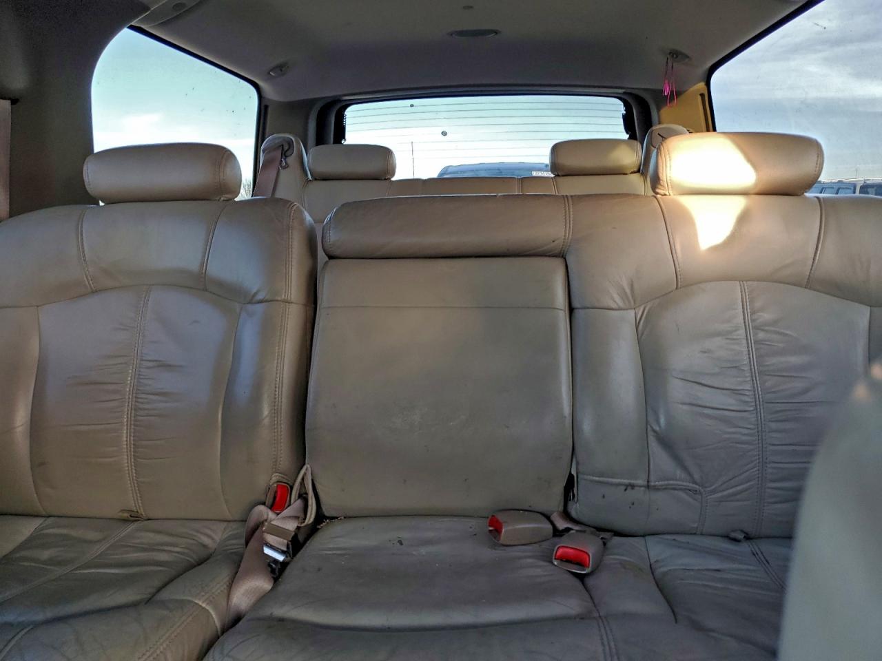 Chevrolet Suburban C1500 Image 8