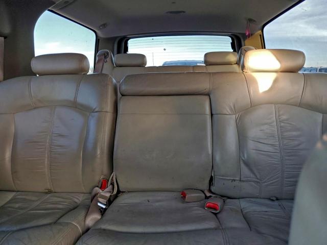 Chevrolet Suburban C1500 Image 8