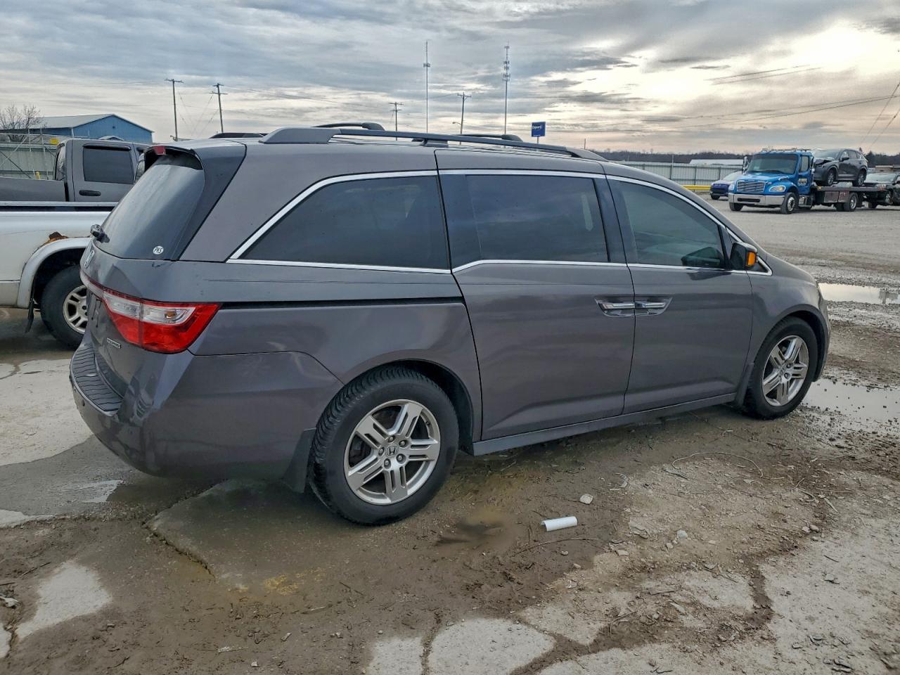 Honda Odyssey Touring Image 4