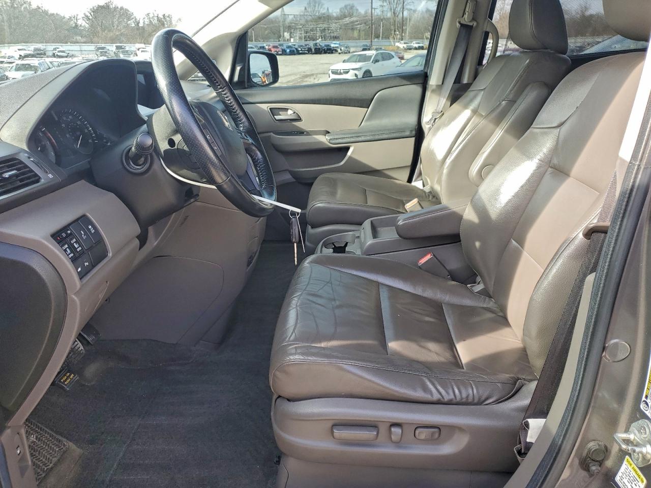 Honda Odyssey Touring Image 12