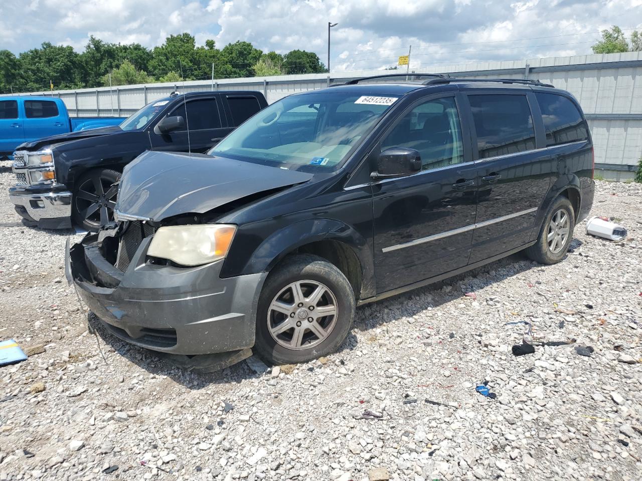 Chrysler Minivan Touring Image 1