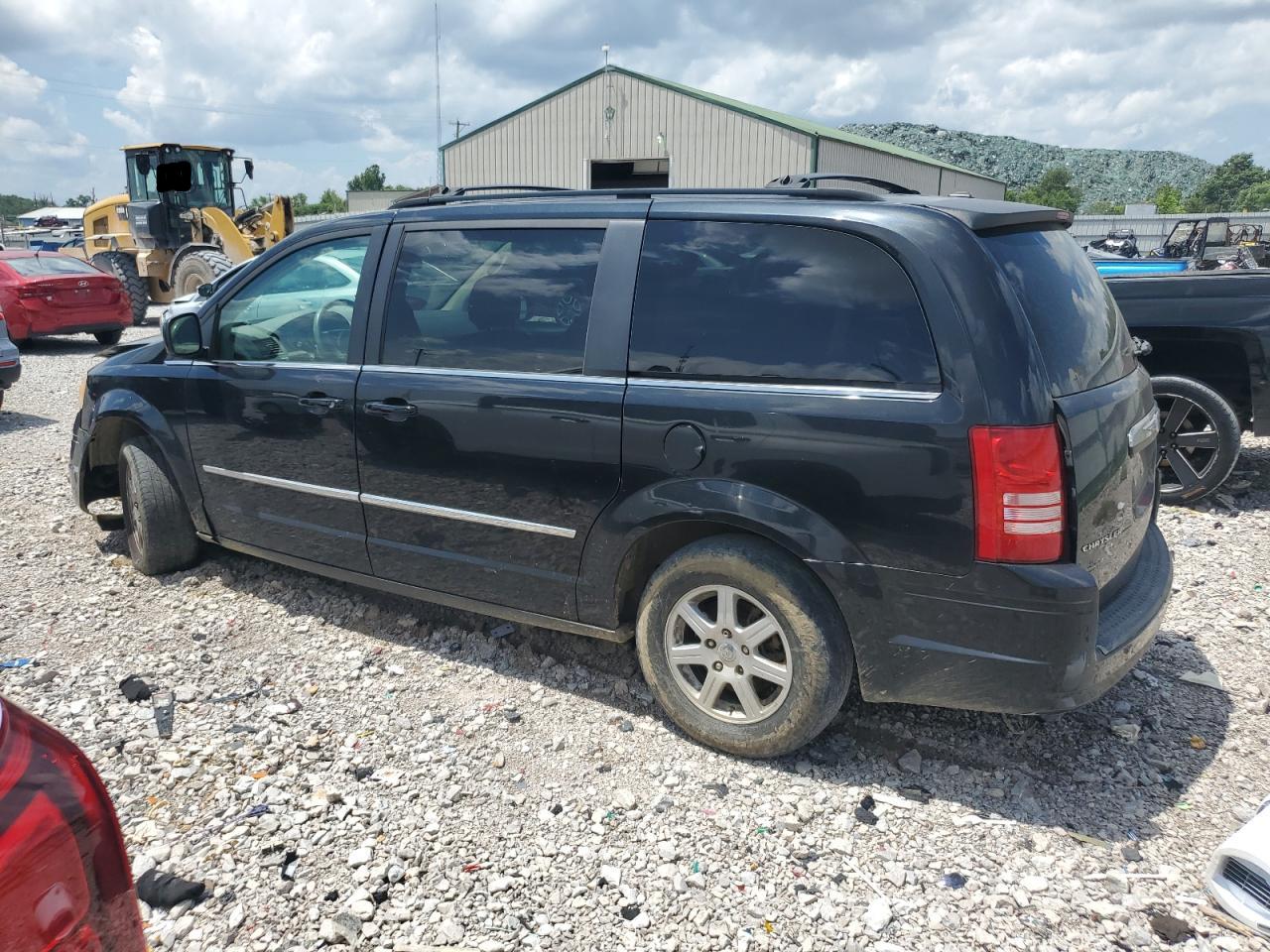 Chrysler Minivan Touring Image 3