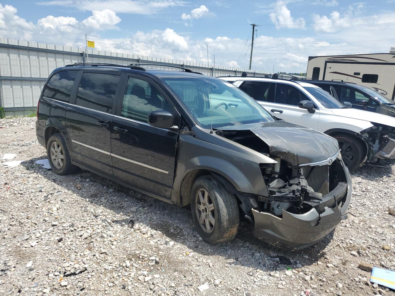 Chrysler Minivan Touring Image 5