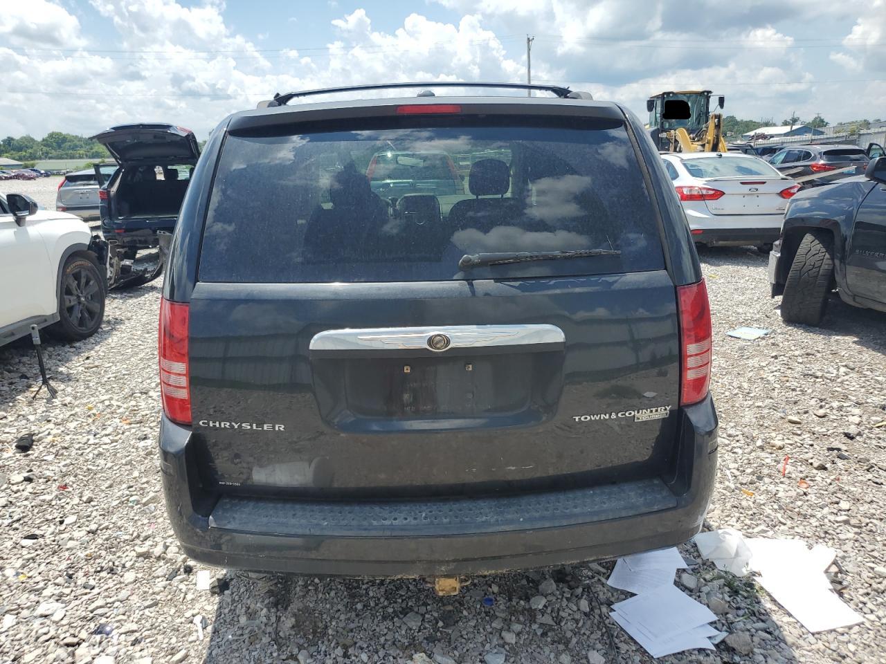 Chrysler Minivan Touring Image 7