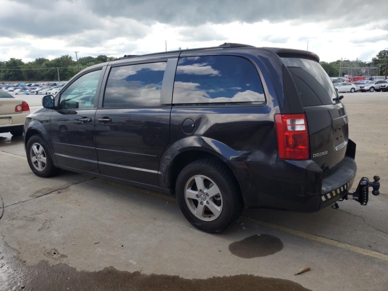 Dodge Caravan Hero Image 4