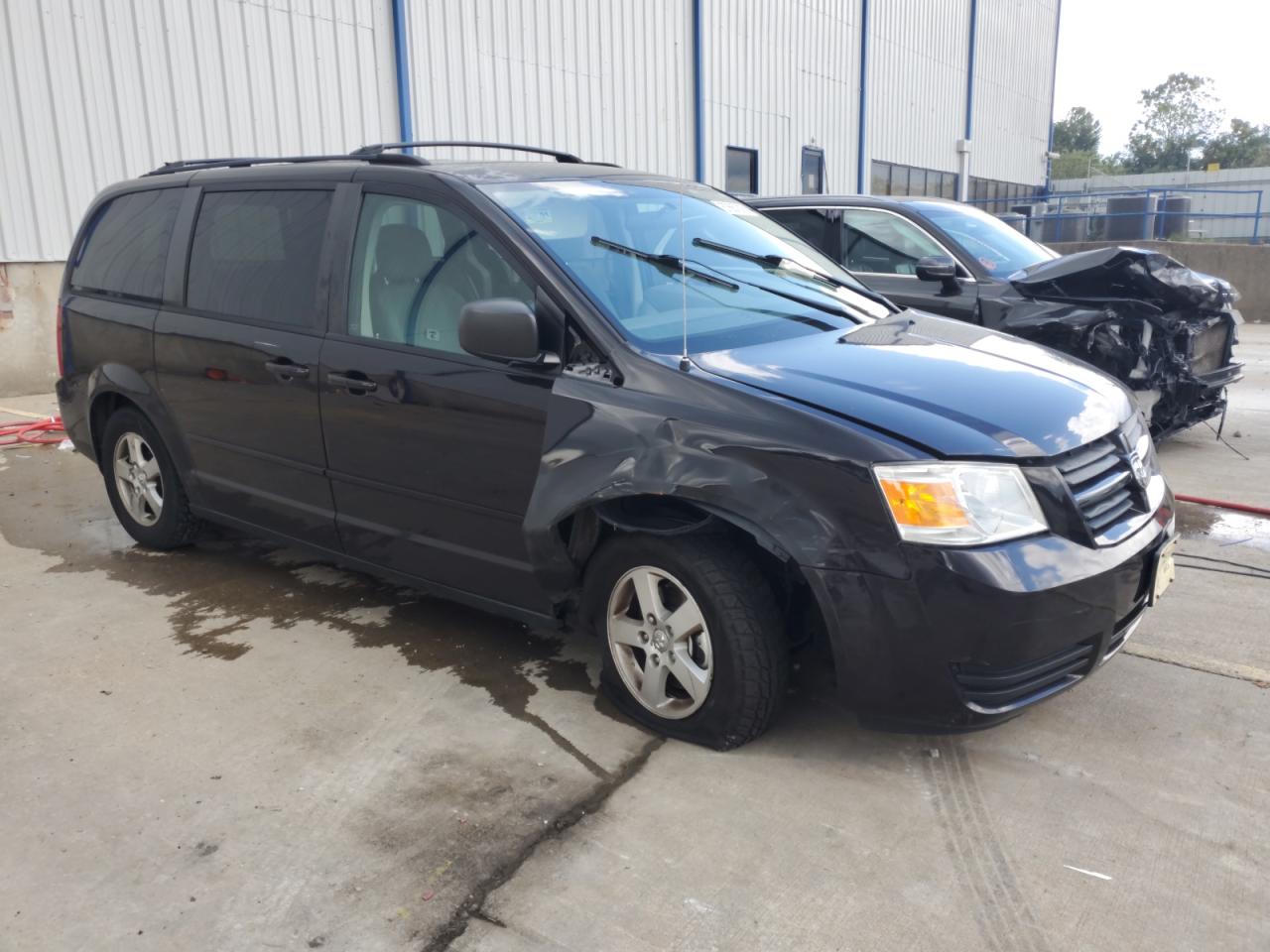 Dodge Caravan Hero Image 6