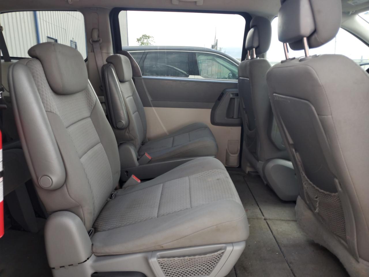 Dodge Caravan Hero Image 11