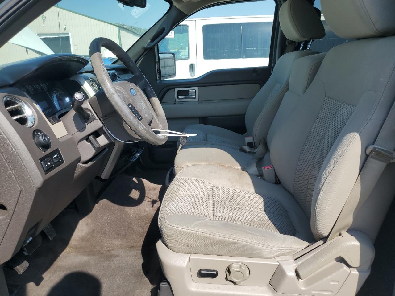 Ford F-150 Supercrew Image 6