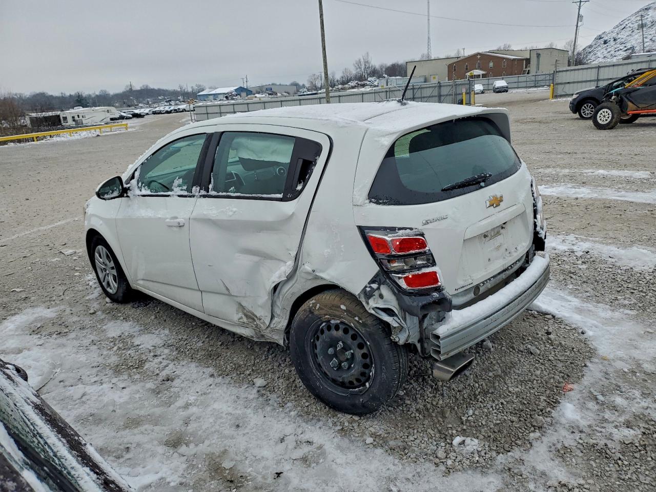 Chevrolet Sonic Image 12