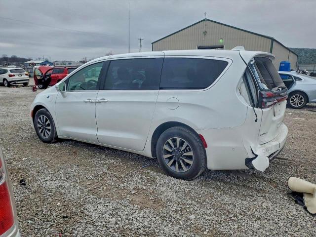 Chrysler Pacifica Hybrid Touring L Image 3