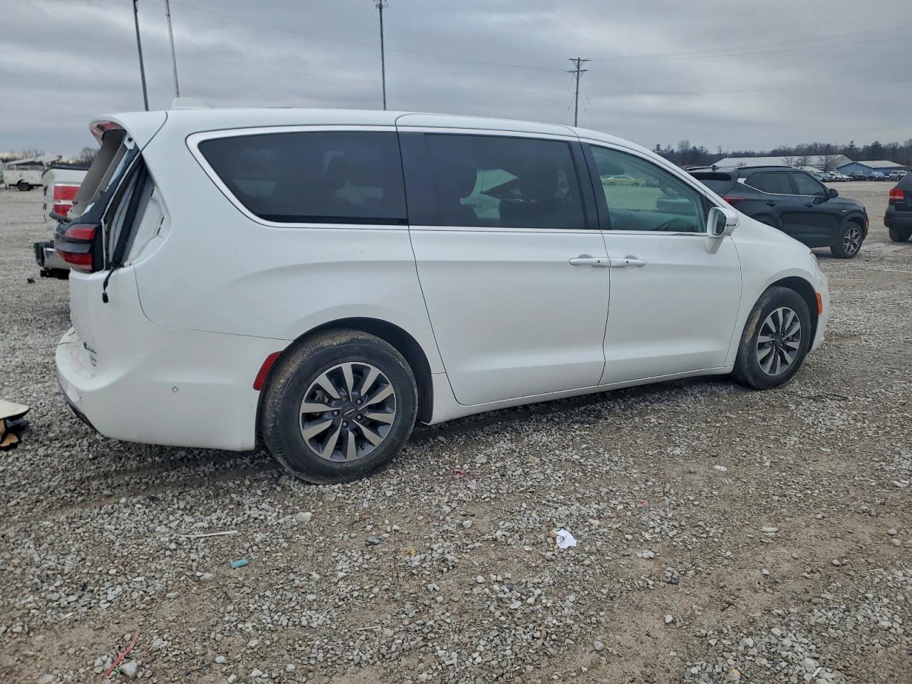 Chrysler Pacifica Hybrid Touring L Image 8