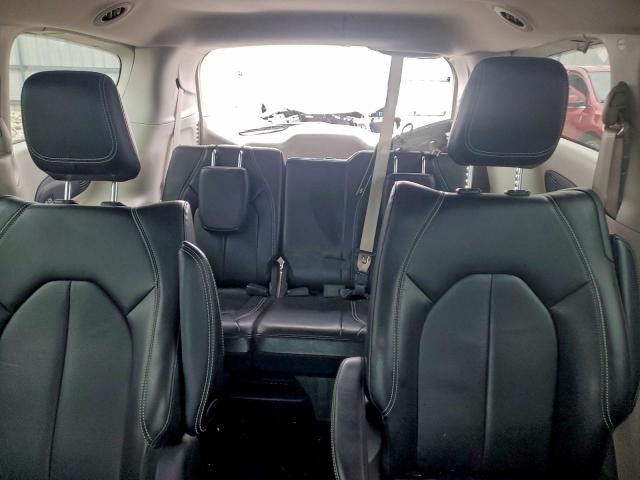 Chrysler Pacifica Hybrid Touring L Image 11